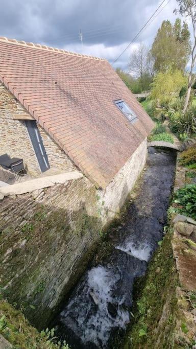 Ancien Moulin Pres D'Un Ruisseau Sallen Exterior foto