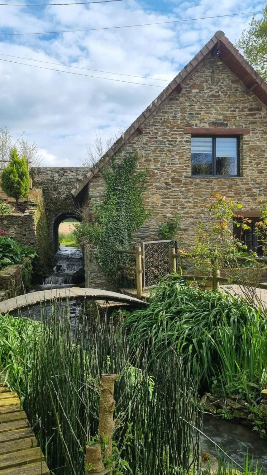 Ancien Moulin Pres D'Un Ruisseau Sallen Exterior foto